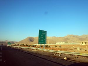ارسال دارو توسط پزشکان مرکز قلب و عروق شهید رجایی به زلزله زدگان استان کرمانشاه: عکس شماره 9 / 12